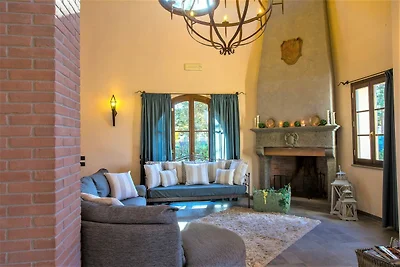 Piacevole villa a Peccioli con piscina...