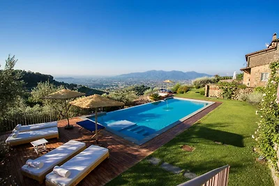 Toscaanse boerderij met infinity pool