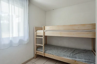 Zonovergoten tuintoevluchtsoord aan de kust