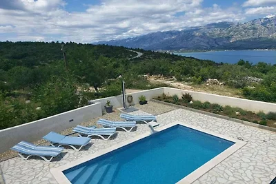 Ferienhaus in Vinjerac mit Schwimmbecken