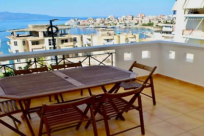 Gerהumiges Apartment mit Meerblick in Saranda