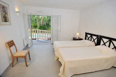 Villa mit einem Kamin 2 km. aus dem Meer