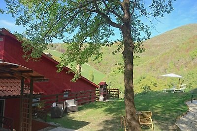 Geräumige Villa in Fabriano mit Swimmingpool