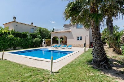 Magnifica villa a Sant Pere Pescador con pisc...