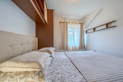 Three bedroom Apartment with terrace and sea...
