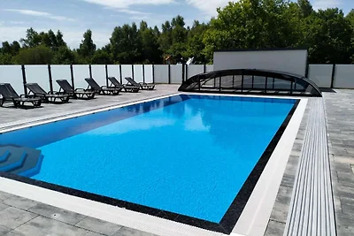 Zweistöckige Ferienhäuser, Pool, Klimaanlage