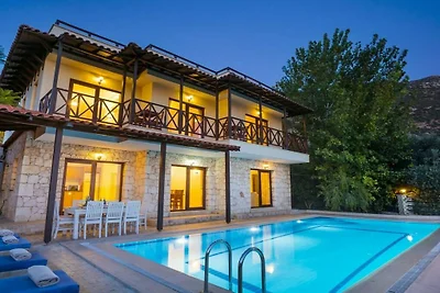 Villa in Kalkan mit Schwimmbecken