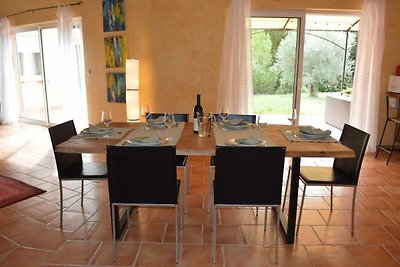 Haus in Montfort-sur-Argens mit Garten