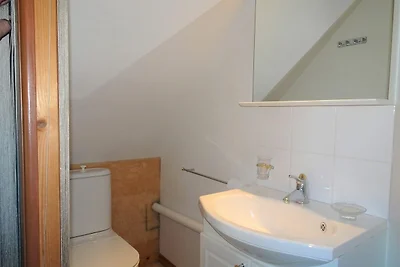 Schönes Ferienhaus mit Sauna und Meerblick