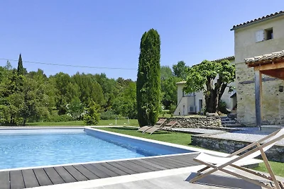 Ferienhaus mit Gemeinschaftspool in Malaucene