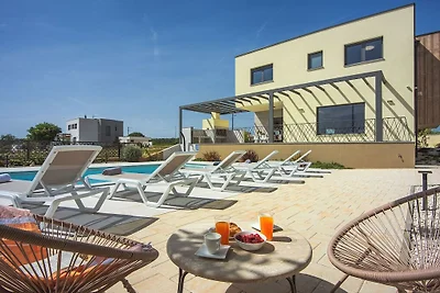 Villa in Pomer mit Schwimmbecken