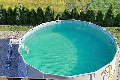 WOhnung mit Pool und Garten in Stepniczka