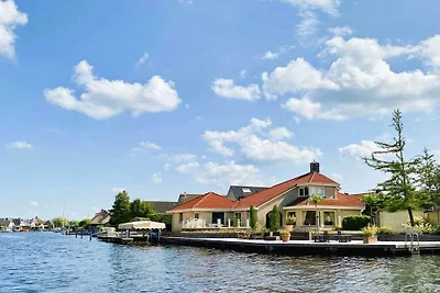 Villa am Wasser