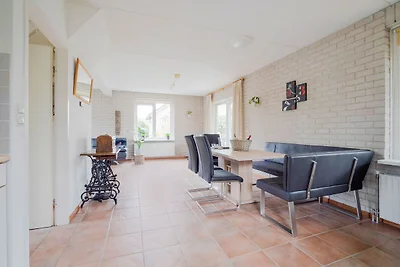 Bel bungalow a Beek con vasca idromassaggio