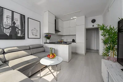 Flat with Quiet Courtyard
