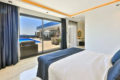 Villa in Kalkan mit Schwimmbecken