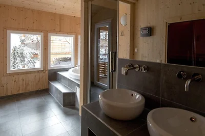 Chalet nelle Alpi vicino Sci e Foresta