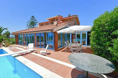Villa mit Privatpool Naehe Terrauzza
