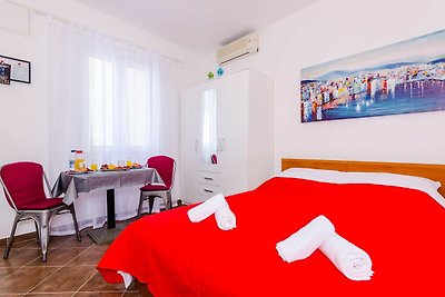 Miracle Apartments - Studio Apartment with Te...