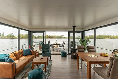 Havel Houseboat Serenity