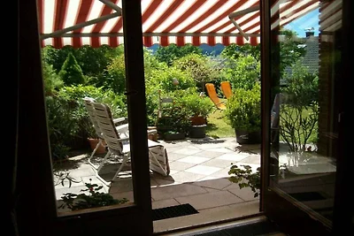 Sarah im Ferienhaus Waldgrund