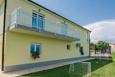 Katarina mit Pool & traumhaftem Blick