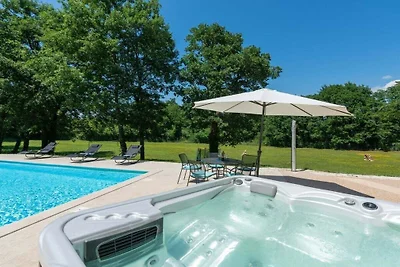 Villa in Juršići mit Schwimmbecken