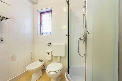 Wohnung in Privathaus, mit Fußballplatz
