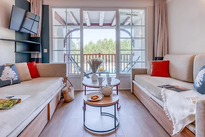 8-Person Scenic Landes Forest Apartment