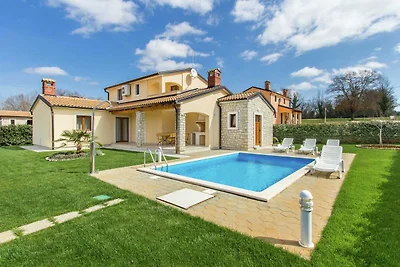Villa in Kma?i?i mit privatem Pool