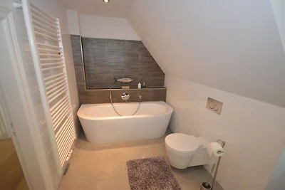 Vakantiehuis in Alkersum met zwembad