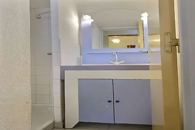 Paviljoen vlakbij het strand met zwembad