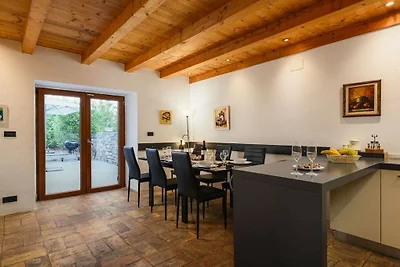 Villa in Rakalj mit Schwimmbecken