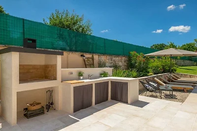 Villa in Tinjan mit Schwimmbecken