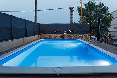 Luxuriöses Ferienhaus in Drniš mit Pool