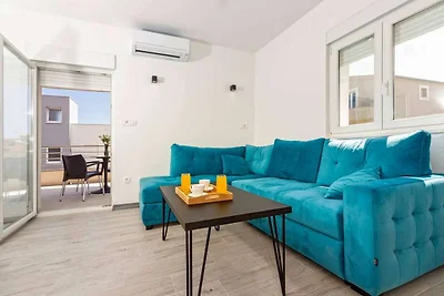 Modern Apartments with Private Balcony - Prem...