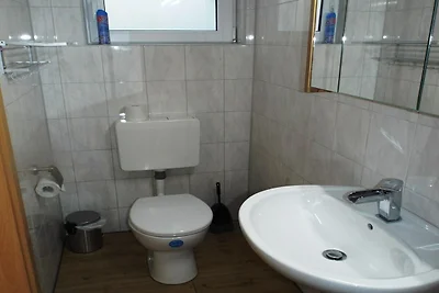 Moderner Bungalow im Ferienpark mit Seezugang