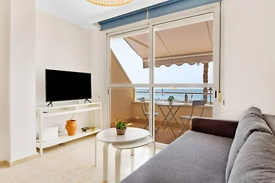 Appartamento fronte mare con balcone, vista...
