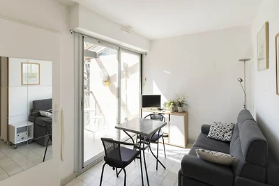 Tranquil apartment in Agde near beach