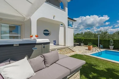 Villa in Sveti Lovrec mit Schwimmbecken