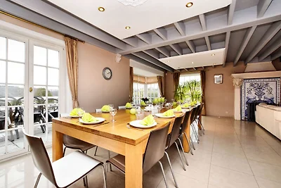 Villa mit Schwimmbad und Sauna