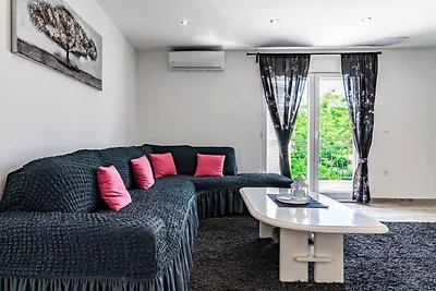Holiday Home Sunny Side Six Bedroom Holiday...