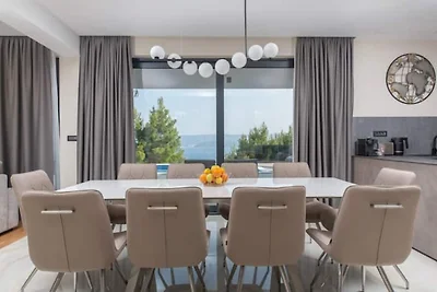 Luxuriöse Villa mit Meerblick und Whirlpool