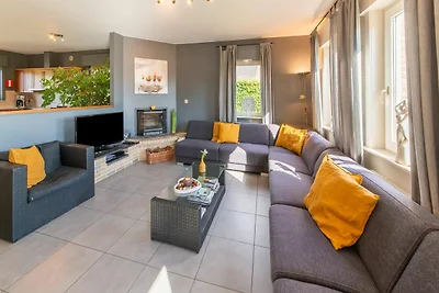 Einladendes Ferienhaus in Robertville mit...