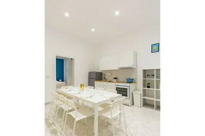 Appartement Blanc et Bleu à Sanità