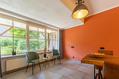 Haus mit großem Garten auf dem Bauernhof...