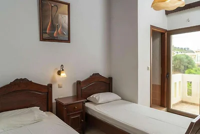 Modernes Ferienhaus in Stalos mit Balkon