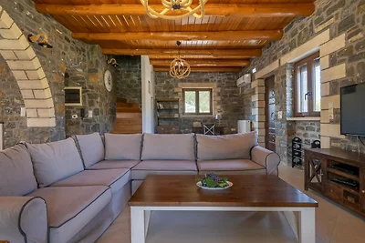 Charmante Familienvilla mit Pool in Koxare