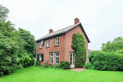 Schönes Ferienhaus in Reusel mit Kamin