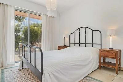 Villa con aria condizionata, piscina e jacuzz...